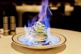 1280px-Baked_Alaska_at_the_Oceannaire_in_San_Diego,_California_(8726079933)[1]