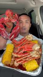 american_eating_red_lobster_in_car_thumb.jpg