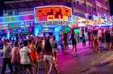 1_Tourists-Flock-To-The-Mallorcan-Town-Of-Magaluf