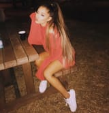 ariana-grande-2017-ariana-grande-style-ariana-grande-sweater-Favim.com-6905495