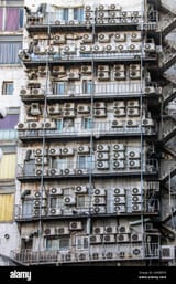 many-air-conditioning-units-in-the-jung-gu-area-of-seoul-south-korea-2M0DEF0
