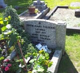 Tolkien&#039;s_grave,_Wolvercote_Cemetery