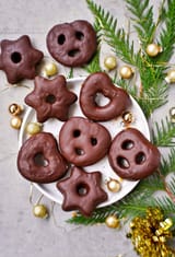 German-Lebkuchen-with-chocolate-coating-on-white-plate[1]