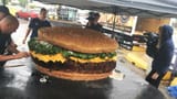 worlds-largest-burger-complete-FT-BLOG0717-897f463351be4036bc94bc18069dce6e