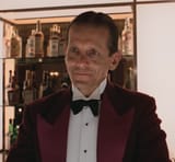 Lloyd_Bartender_4K