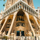 Basilica-de-la-Sagrada-Familia-scaled