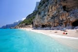 Spiaggia-di-Cala-di-Gabbiani-vicino-a-Cala-Biriola-e-Cala-Goloritze-Baunei-Sardegna-Italia