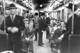 Buenos_Aires_-_Subte_-_Interior_coche_línea_B_1938