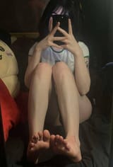 emo_girl_feet_by_sasukeboske_djomgsf-375w-2x