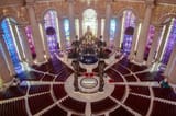 1920px-Coeur_de_la_Basilique_Notre-Dame_de_la_Paix_de_Yamoussoukro[1]
