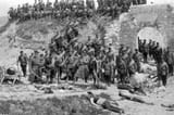 Bulgarian_soldiers_with_dead_Turkish_civilians_(Edirne)