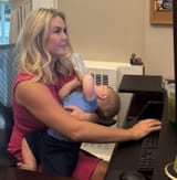 Karoline_Leavitt_feeding_baby_while_working_(cropped)