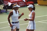 1280px-Kournikova-Hingis-SYD-1