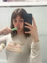 AEDQbi