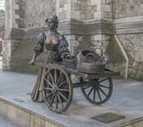 2304px-Dublin_-_Molly_Malone
