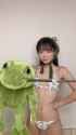 I am a frog🐸#グラドル特技部 #くるくる動画 #仲村まひろ #バトントワリング #アクロバトン動画 #10秒グラビア #グラドル自画撮り部_thumb.jpg