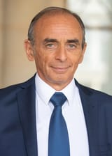 Screenshot 2025-07-23 at 19-13-12 Portrait_d&#039;Éric_Zemmour _avril_2022.jpg (JPEG kép 1200 × 1681 képpont) – Átméretezett (78%)