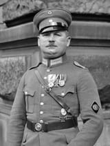 Ernst_Röh_Portrait_(3x4_cropped)