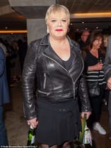 86018865-13521801-Suzy_Eddie_Izzard_has_revealed_she_would_be_very_happy_to_have_c-m-47_1718192718769