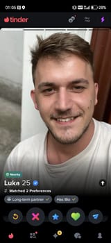 Screenshot_20250727_010558_com_tinder_MainActivity