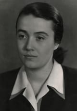 Nexhmije_Hoxha_(portret)