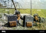 2-weltkrieg-ostfront-team-von-funker-arbeiten-wahrend-des-kampfes-ergpnj