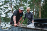 huvila_ja_huussi_kausi_16_jakso_5_18_laura_moilanen_mika_roos_kuvaaja_marika_saikkonen-scaled