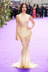 jenna-ortega-poses-photographers-upon-108979437[1]