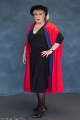 100502015-14926375-Suzy_Eddie_Izaard_has_been_awarded_an_honorary_degree_on_Sunday_-a-88_1753129983680