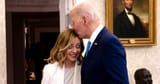 meloni-biden-bacio