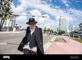 miami-beach-floridaindian-creek-driveorthodox-jew-jewishman-men-maleadult-adultsresident-residentssenior-seniors-citizen-citizenspensioner-pens-2PMDYTG