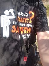 én