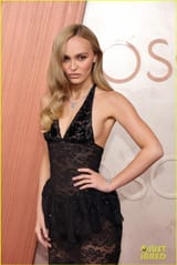 lily-rose-depp-wears-chanel-to-oscars-07