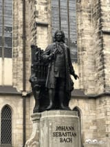 Johann-Sebastian-Bach-Statue-in-Leipzig