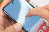 Samsung-Galaxy-Z-Flip5-JerryRigEverything-fingernail
