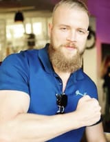 kollegahs-ungefärbte-haare-frühjahr-2022-v0-mj1dk5cjilza1