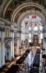Salzburg_Dom_St._Virgil_&amp;_Rupert_Innen_Langhaus_Ost_01