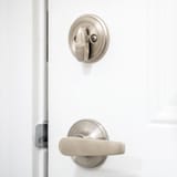 Deadbolt-Door-Lock-GettyImages-1078209498_KSedit