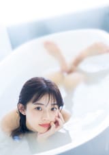 hina bare ass