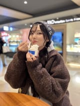 Momona Koibuchi 恋渕ももな enjoying her icecream sundae