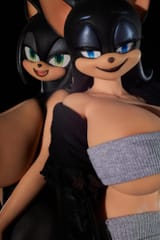 A-close-up-view-of-the-rouge-the-bat-and-amy-rose-7