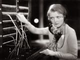 Women+Telephone+Operators+at+Work+(12)-736847275