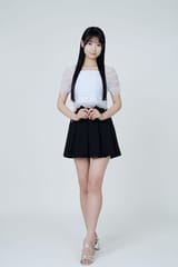 百田汐里全身-2