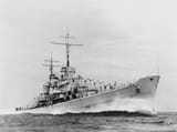 USS_Atlanta_(CL-51)_steaming_at_high_speed,_circa_in_November_1941_(NH_57455)