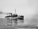 USS_Farragut_DD300_on_sea_trials_May_22_1920_small