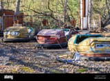 ukraine-pripyat-chernobyl-bumper-cars-at-abandoned-amusement-park-2GJ66P2-1685676882