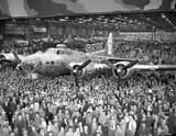 5000th_b17_built_in_seattle_after_pearl_harbor