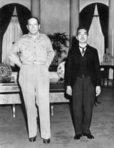 hirohito_macarthur_1945