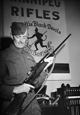1942-07-30-Royal-Wpg-Rifles-holding-Ross-sniper-rifle-w-A5-scope-in-Ottawa-Ontario-LAC-MIKAN-3589887