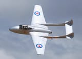 De_Havilland_DH115_Vampire_banking_with_the_sun_reflecting_off_its_silver_wings_(cropped)